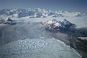 Blick auf die Columbia Gletscher, Berg, Bergkette, Eis, Schnee, Alaska, USA