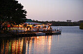 Terrasse von Joe's Crab Shack Restaurant auf einer Pier in Naples, Florida, USA