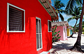 Farbenpraechtiges Chalet am Strand, Catalina Insel, Karibik, Dominikanische Republik