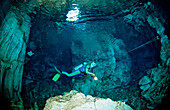 Taucher in Unterwasserhoehle Cueva Taina, Punta Cana, Suesswasser, Dominikanische Republik