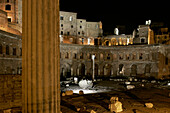 Der Trajanmarkt bei Nacht, Rom, Italien