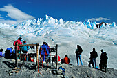 Trekker auf Perito Moreno Gletscher, Los Glaciares Nationalpark, Argentinien