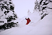 Skifahrer auf der Piste, Sunshine Village Skigebiet, Banff, Alberta, Kanada
