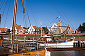 Krabbenkutter, Fischerhafenhafen, Greetsiel, Landschaft Krummhörn, Ostfriesland, Niedersachsen, Deutschland