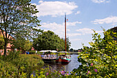 Mühlenhof am Grossefehnkanal, Ostgrossefehn, Ostfriesland, Niedersachsen, Deutschland