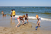 Kinder, Strand, Juist, Ostfriesische Inseln, Ostfriesland, Niedersachsen, Deutschland