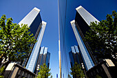 Spiegelung von Hochhäuser, Trianon und Deutsche Bank, Frankfurt am Main, Hessen, Deutschland