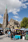 ACHTUNG: Starke Schäden durch Erdbeben am 22.02.2011, Kathedale von Christchurch und Kunsthandwerk Buden am Cathedral Square, Christchurch, Südinsel, Neuseeland