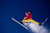 zu alt! (Skifahrer in der Luft, Hintertux, Österreich)