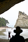 Man playing with football on the beach, Cathedral Cove, hiking track to Cathedral Cove Beach, near Hahei, eastcoast, Coromandel Peninsula, North Island, New Zealand