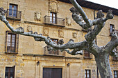 Ältestes Pilgerhospiz in Navarra, Ehemaliges Benediktinerkloster am Jakobsweg, im 17. Jahrhundert Sitz der Universität, Irache, Navarra, Spanien