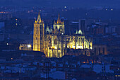 Stadt mit Kathedrale Santa María La Regla, Abendstimmung, Leon, Kastilien-León, Spanien