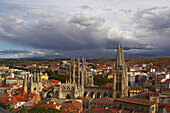 Blick auf die Stadt mit Kathedrale Santa Maria, Burgos, Kastilien-Leon, Spanien