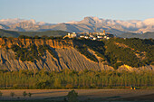 Abendstimmung in den Pyrenäen, Bergdorf Berdún, Aragonien, Spanien, Europa