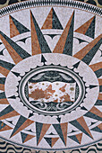 Padrao dos Descobrimentos, Denkmal der Entdeckungen, Windrose aus Mosaiksteinen, Belem, Lissabon, Portugal