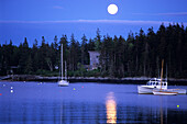 Vollmond über Haus in Port Clyde, Maine, ,USA