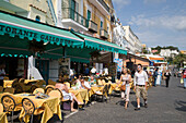 Straßencafe an der Marina Grande auf der Insel Capri, Kampanien, Italien, Europa