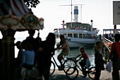 Ausflugsboot am Anlegesteg, Tutzing, Starnberger See, Bayern, Deutschland