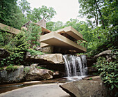 Fallingwater House (Kaufmann House). Frank Lloyd Wright, architect. Pennsylvania. USA