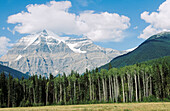 Mount Robson (3954 m). Mount Robson Provincial Park. Rocky Mountains. British Columbia. Canada.