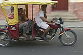 Motocarro. Iquitos. Peru