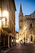 The Chiesa (church) di Sant Andrea from Piazza (square) delle Erbe. Mantova. Lombardy, Italy