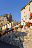 Moustiers-Sainte-Marie, historic fortified village at the western entrance to the Gorges du Verdon. Alpes de Haute-Provence, Provence, France