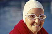rs, 70-80 years, Adult, Adults, Bathing cap, Bathing caps, Caucasian, Caucasians, Color, Colour, Contemporary, Daytime, Exterior, Facial expression, Facial expressions, Female, Goggles, Grin, Grinning