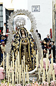 Prozession der Virgen de los Dolores in der Karwoche. Osuna, Provinz Sevilla. Spanien