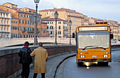 Ponte di Mezzo und Lungarno Gambacorti (Prachtstraße entlang des Arno). Pisa. Toskana, Italien