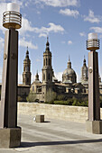 Basilica of Nuestra Señora del Pilar seen from Puente de Piedra bridge, Zaragoza. Aragón, Spain