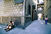 Musician playing at the corner of Carrer del Bisbe street, near the cathedral. Barcelona. Spain