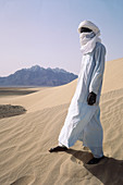 Tuareg on a Grand Erg sand dune, near Djanet Oasis. Sahara Desert. South Algeria