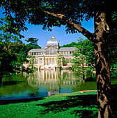 Palacio de Cristal im Park El Retiro. Madrid. Spanien