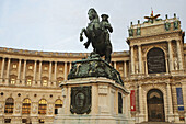 Statue von Prinz Eugen von Savoyen vor der Hofburg vom Heldenplatz aus gesehen, Wien. Österreich