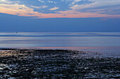 Abendstimmung auf der Ile de Ré, Blick von St. Martin-de-Ré aufs Meer, Dept. Charente-Vendée, Frankreich, Europa