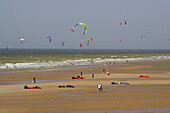 Kite surfer at the beach of Wissant, La Cote d'Opale, Picardie-Nord, dept Pas-de-Calais, France, Europe