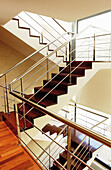  Architektur, Design, Farbe, Gebäude, Geländer, Horizontal, Innen, Konzept, Konzepte, Modern, Tageszeit, Treppe, Treppen, Treppenabsatz, B29-301545, agefotostock 