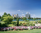 Skyline of Detroit (Michigan, USA) from Dieppe Gardens. Windsor. Ontario, Canada