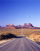 Scenic road: rt.163, Monument valley navajo tribal park, utah / arizona, USA.