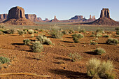 The classic Wild-West landscape of sandstone buttes and pinnacles of rock in the Monument Valley, seen from the North Window. Monument Valley Navajo Tribal Park, Navajo Nation, Arizona/Utah, USA.