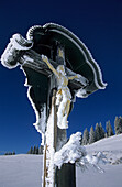 Crucifix with hoar frost, Hochries, Chiemgau Alps, Upper Bavaria, Bavaria, Germany