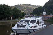 Crown Blue Line Crusader Hausboot am Canal de la Marne au Rhin, Lutzelbourg, Elsass, Frankreich, Europa