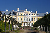 Schloss Rundäle (pilsrundale), 1735 bis 1769 vom italienischen Architekten  Bartolomeo Francesco Rastrelli für die Grafen von Kurland gebaut