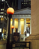 Washington statue, Federal hall, Financial district, Manhattan, New York, USA