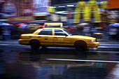 Taxi cab, Times square, Midtown, Manhattan, New York, USA
