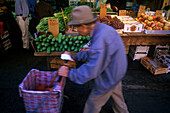 Oriental grocery shop, East broadway, Chinatown, Manhattan, New York, USA