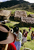Women going to work, Tambillo. Peru