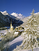 Village Heiligenblut with mount Großglockner, national park Hohe Tauern, country Carinthia, Austria