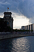 The river Spree with Paul-Löbe-Haus and Reichstag in the background, Berlin, Deutschland